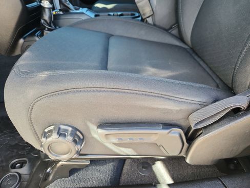 Used 2022 Jeep Wrangler Unlimited Sahara w/ Cold Weather Group image 8