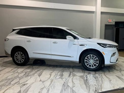 Used 2024 Buick Enclave Essence FWD image 5