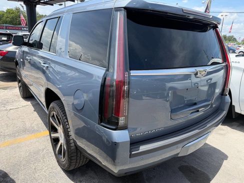 Used 2016 Cadillac Escalade Premium RWD image 3