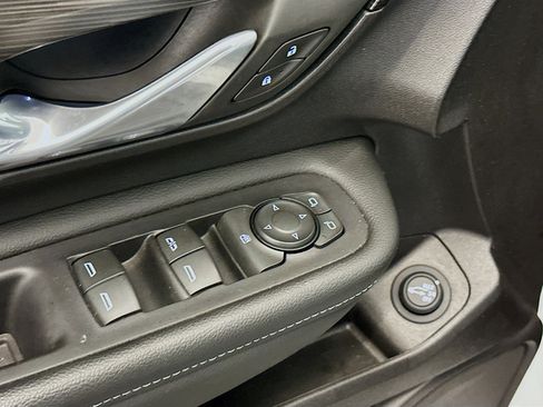 Used 2024 GMC Terrain SLT image 15