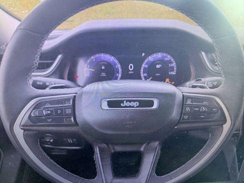 Used 2023 Jeep Grand Cherokee L Limited image 13