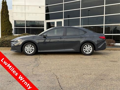 Used 2025 Toyota Camry LE image 6