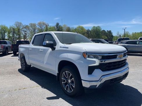 Used 2022 Chevrolet Silverado 1500 LT AWD/4WD image 2