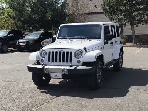 Used 2017 Jeep Wrangler Unlimited Sahara w/ Connectivity Group image 4