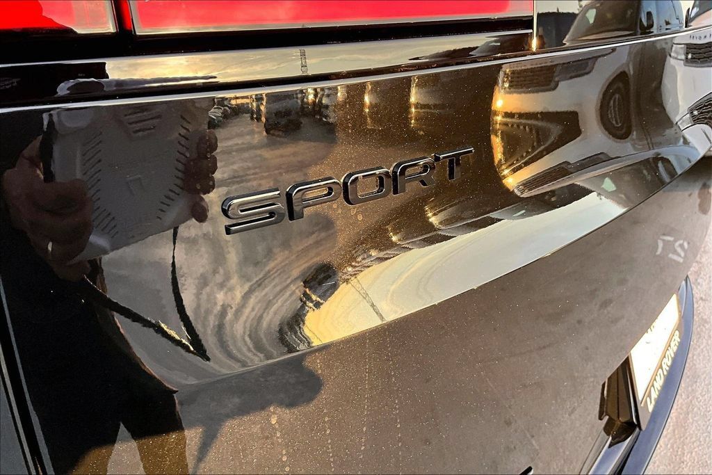 New 2026 Land Rover Range Rover Sport Dynamic SE AWD/4WD image 9