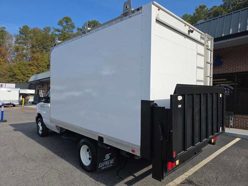 Used 2018 Ford E-350 and Econoline 350 Super Duty w/ Power Windows & Locks Group image 3