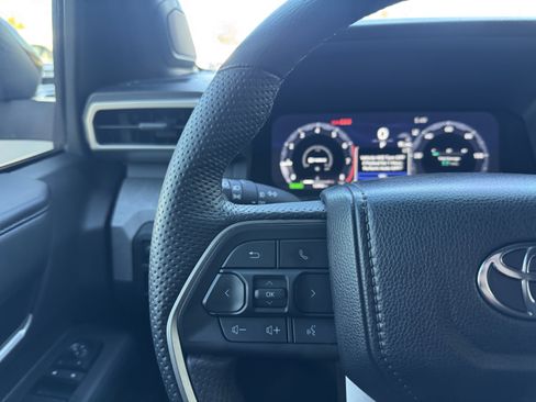 Used 2024 Toyota Tacoma Trailhunter image 22