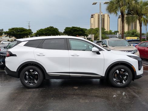 Certified 2026 Kia Sportage LX FWD image 3