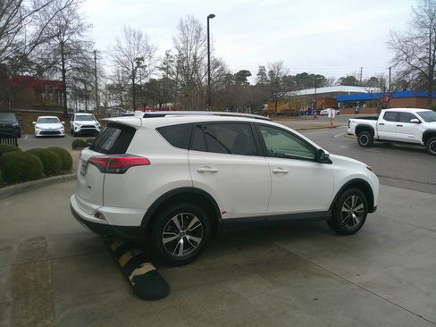 Used 2018 Toyota RAV4 XLE image 13