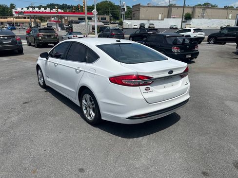 Used 2018 Ford Fusion SE FWD image 6