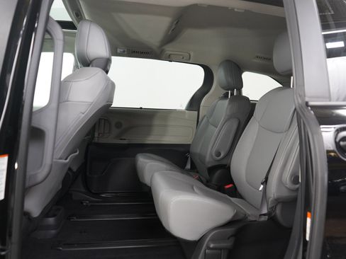 Used 2024 Toyota Sienna XLE w/ XLE Plus Package FWD image 19
