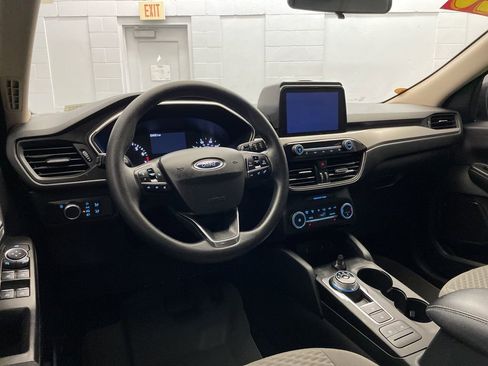 Used 2020 Ford Escape SE image 12