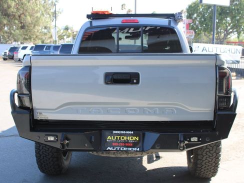 Used 2018 Toyota Tacoma TRD Off-Road w/ Technology Package AWD/4WD image 34