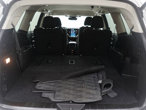 Used 2024 Subaru Ascent Premium w/ Convenience Package image 9
