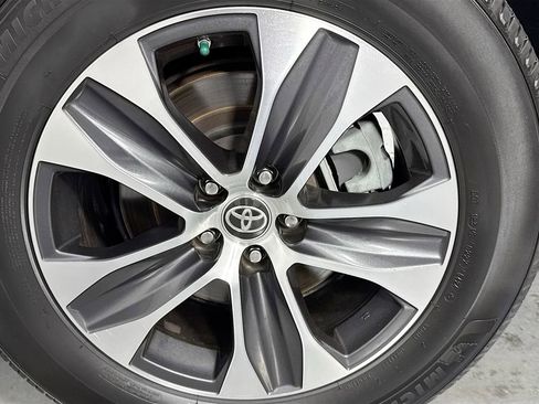 Used 2020 Toyota Highlander XLE image 31