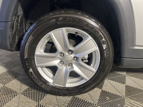 Certified 2022 Jeep Compass Latitude w/ Convenience Group image 11