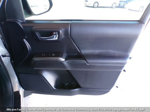 Used 2020 Toyota Tacoma TRD Off-Road image 32