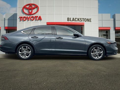 Used 2023 Honda Accord EX image 2