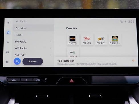 Certified 2024 Toyota Venza XLE image 26