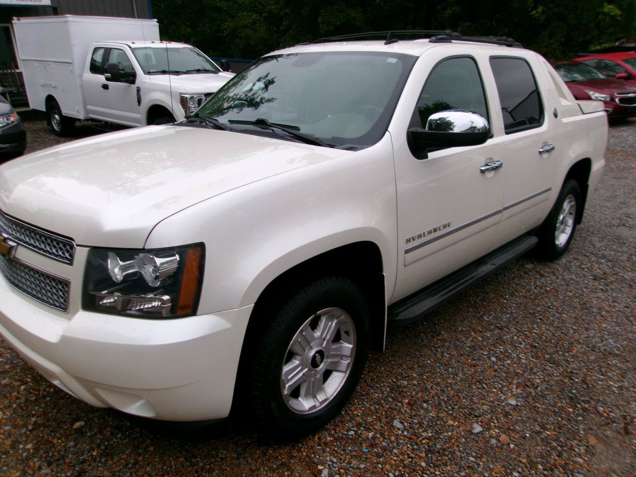 Used 2013 Chevrolet Avalanche LTZ AWD/4WD image 14