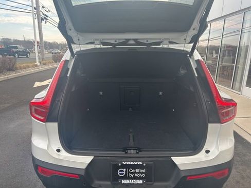 Certified 2025 Volvo XC40 B5 Plus AWD/4WD image 11