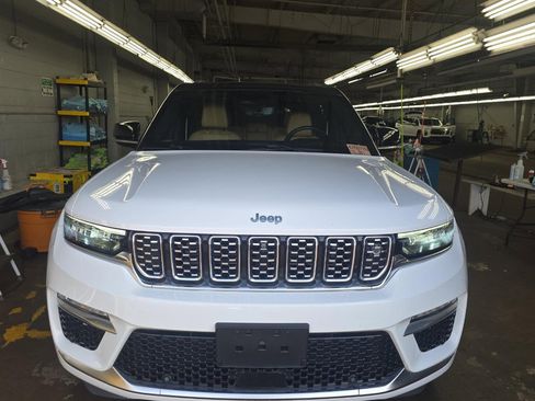 Used 2023 Jeep Grand Cherokee Summit AWD/4WD image 3