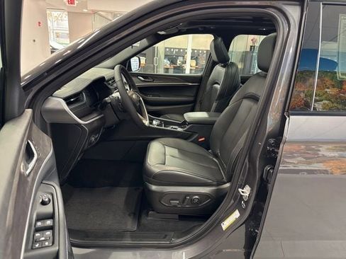 New 2025 Jeep Grand Cherokee Limited AWD/4WD image 24