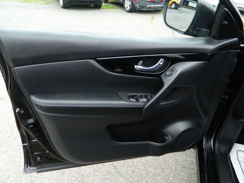 Used 2018 Nissan Rogue Sport SV w/ SV Technology Package image 22