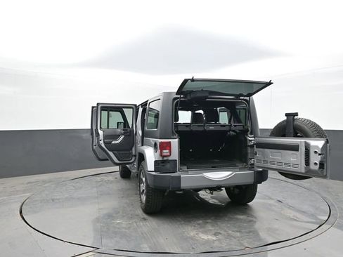 Used 2018 Jeep Wrangler Unlimited Sahara AWD/4WD image 58