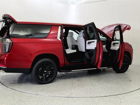 New 2026 Chevrolet Suburban Premier AWD/4WD image 12