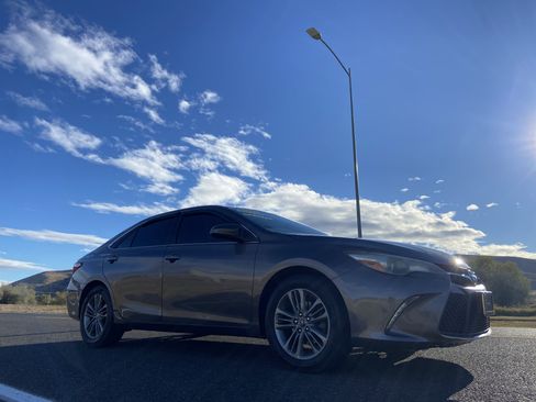 Used 2017 Toyota Camry SE image 32