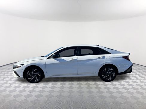 Used 2025 Hyundai Elantra Sport image 11