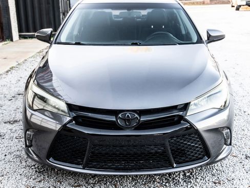 Used 2017 Toyota Camry XSE image 2