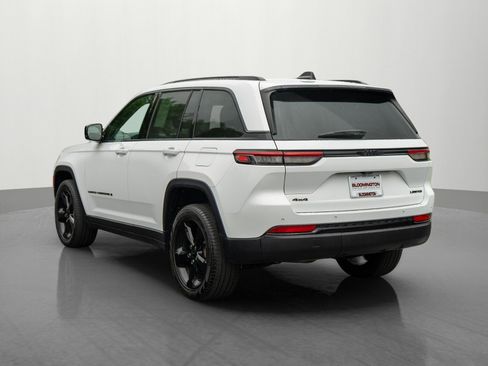 Used 2023 Jeep Grand Cherokee Limited w/ Black Appearance Package AWD/4WD image 5