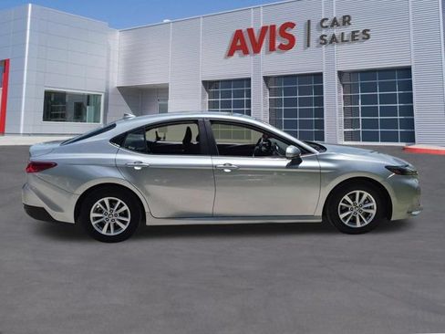 Used 2025 Toyota Camry LE FWD image 5
