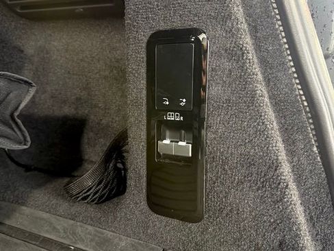 Used 2025 Land Rover Range Rover Sport Dynamic SE image 20