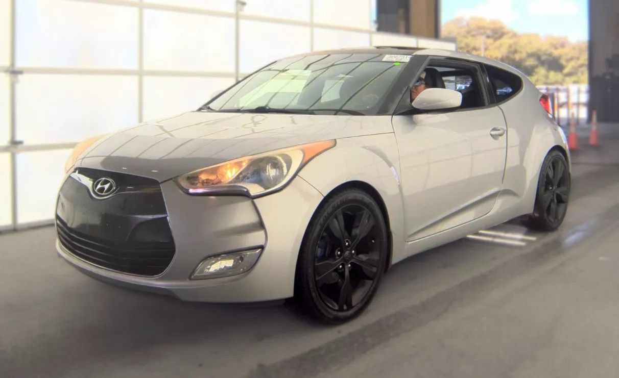 Used 2016 Hyundai Veloster w/ Option Group 02 FWD image 1