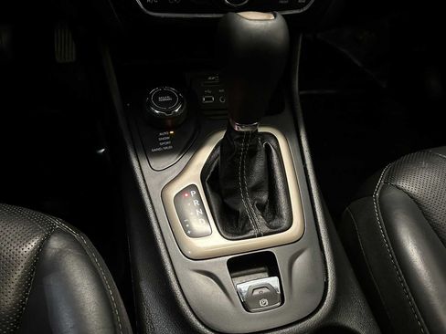 Used 2015 Jeep Cherokee Limited w/ Luxury Group AWD/4WD image 18