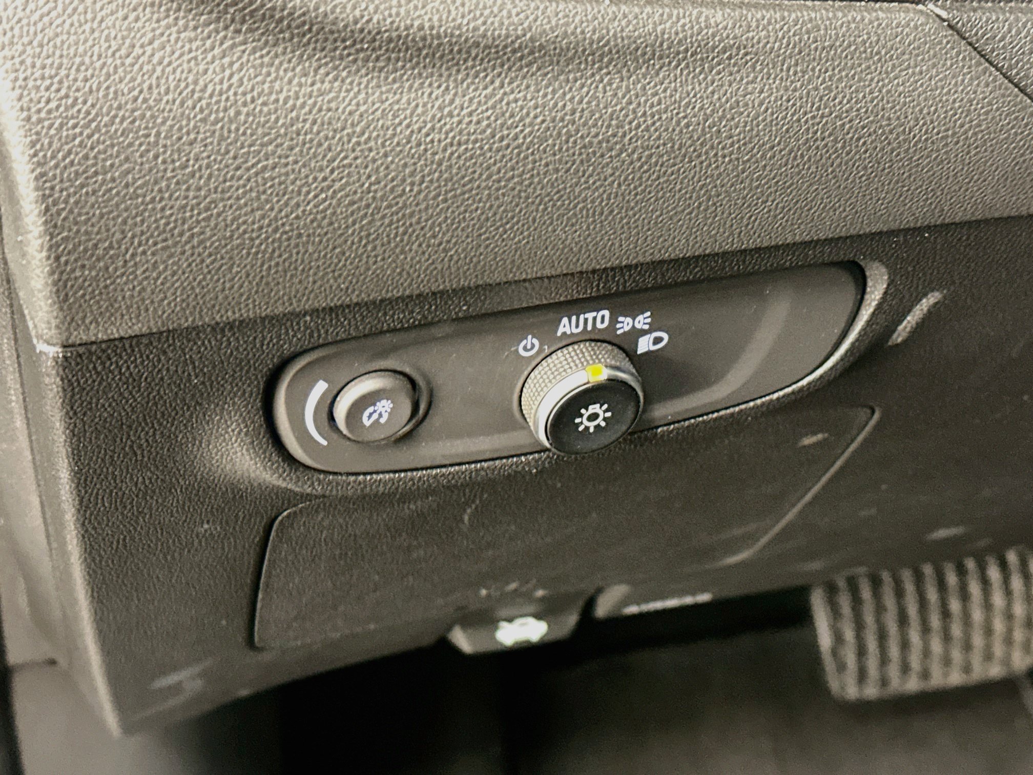 Used 2025 Buick Encore GX Preferred AWD/4WD image 17