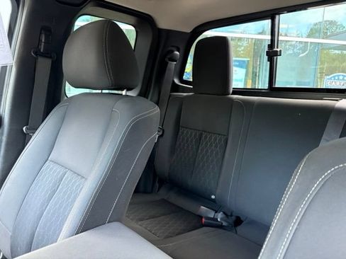 Used 2018 Nissan Titan SV AWD/4WD image 24