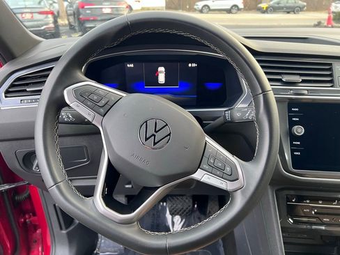 Used 2022 Volkswagen Tiguan SE image 60
