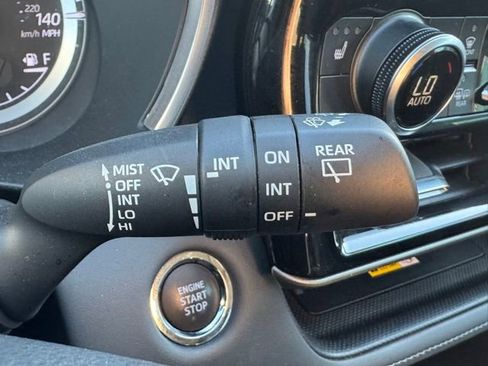 Used 2023 Toyota Highlander XLE AWD/4WD image 32