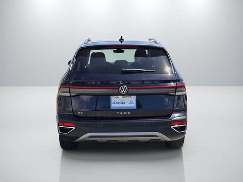 Used 2025 Volkswagen Taos SE FWD image 5