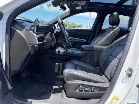 Used 2024 Cadillac XT4 Premium Luxury w/ Technology Package AWD/4WD image 10