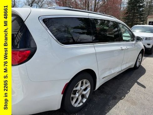 Used 2020 Chrysler Pacifica Limited FWD image 4