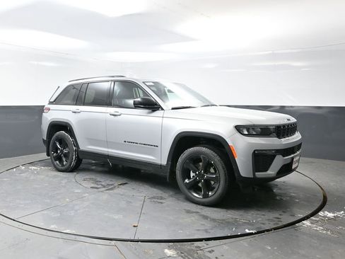 New 2026 Jeep Grand Cherokee Limited w/ Limited Altitude Package AWD/4WD image 3