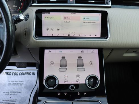 Used 2018 Land Rover Range Rover Velar S image 32