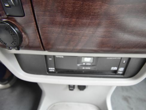 Used 2013 Toyota Sienna XLE w/ Entertainment Pkg FWD image 10