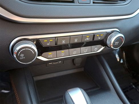 Used 2021 Nissan Altima 2.5 SR w/ SR Premium Package image 17