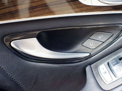 Used 2019 Mercedes-Benz GLC 300 4MATIC image 37
